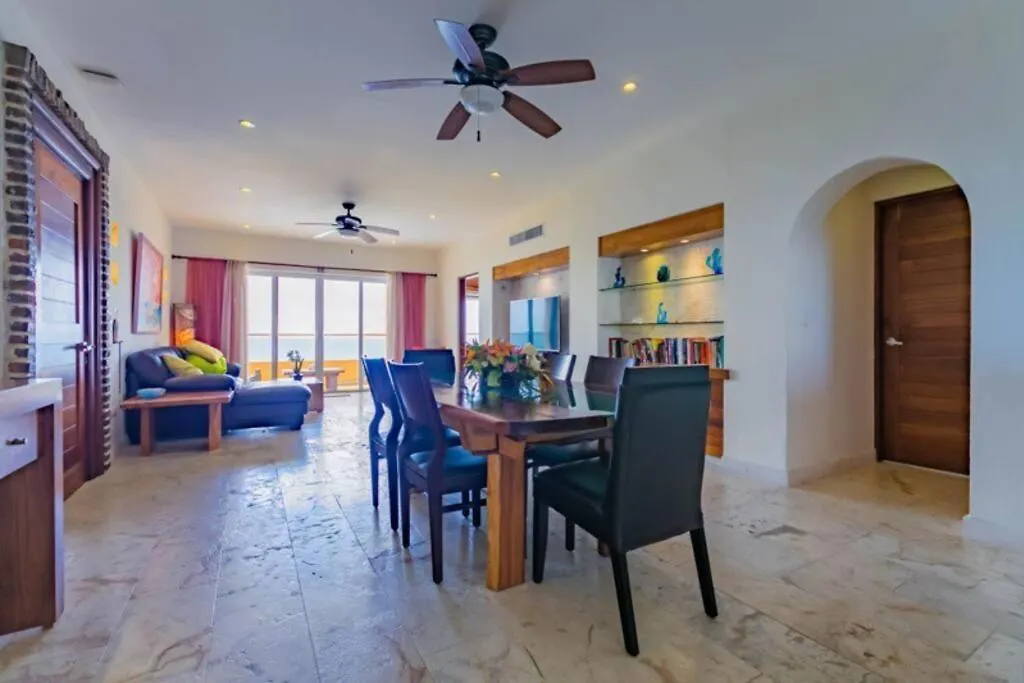 Sea-Front Villa, Isla Mujeres! Stunning Sea Views! 0*,  멕시코