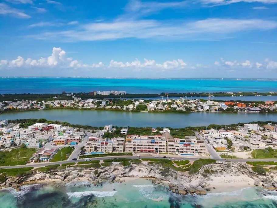 Sea-Front Villa, Isla Mujeres! Stunning Sea Views! 아파트