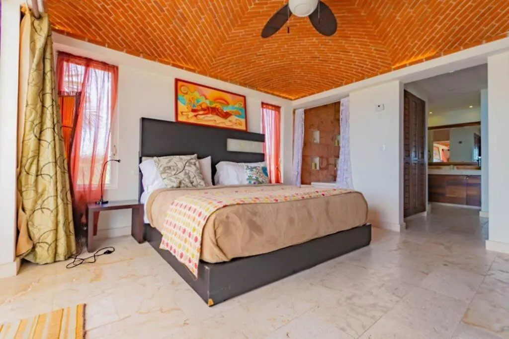 Sea-Front Villa, Isla Mujeres! Stunning Sea Views! 0*,  멕시코