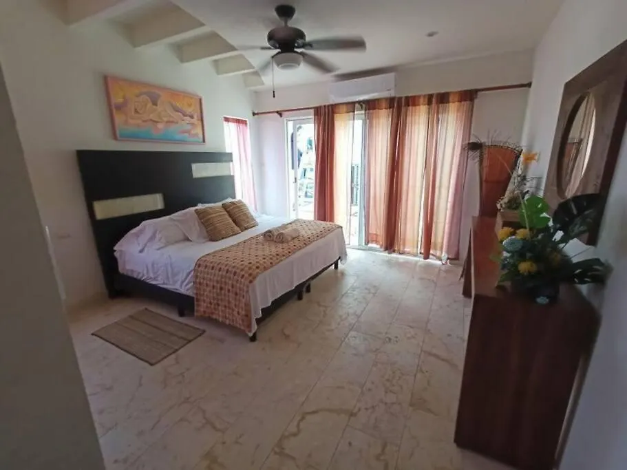 Sea-Front Villa, Isla Mujeres! Stunning Sea Views!