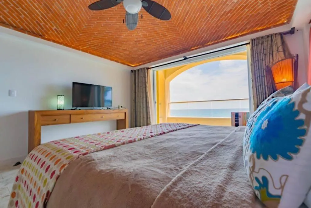 Sea-Front Villa, Isla Mujeres! Stunning Sea Views! شقة