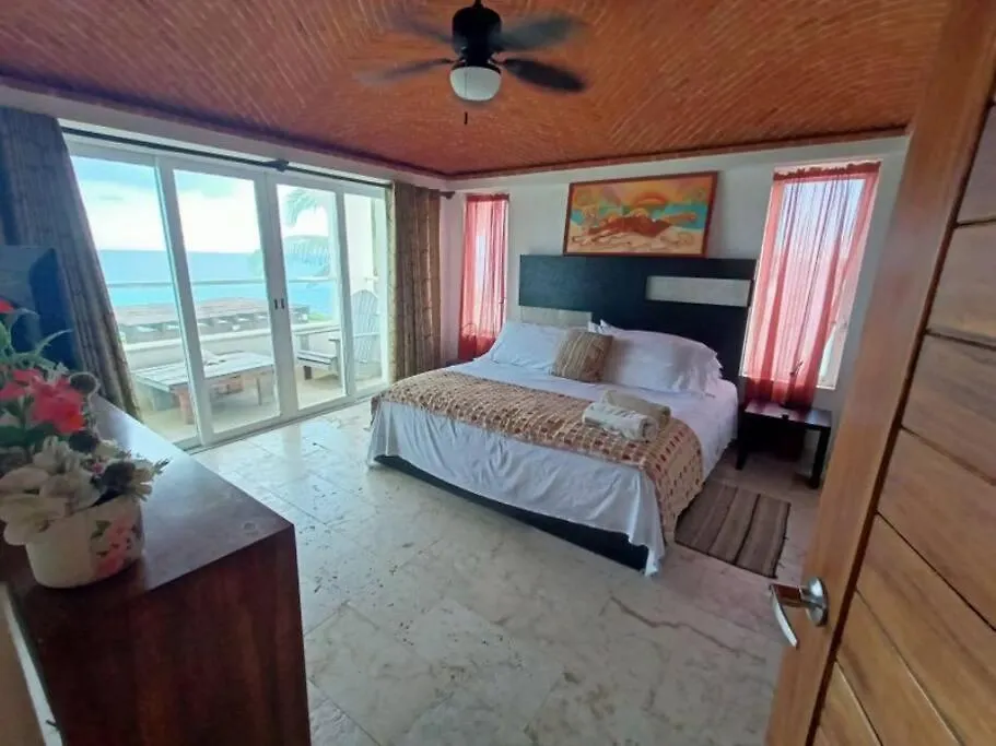 Sea-Front Villa, Isla Mujeres! Stunning Sea Views!